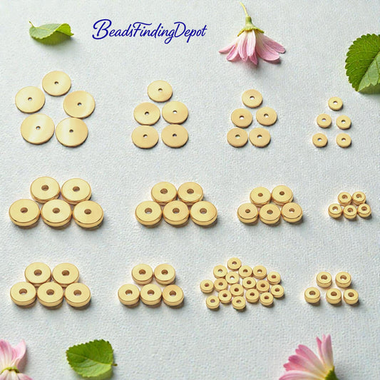 Primer plano de cuentas rondel EP doradas de 6mm con brillo metálico pulido.
Close‑up of 6mm gold EP roundel spacer beads showing polished metallic shine.