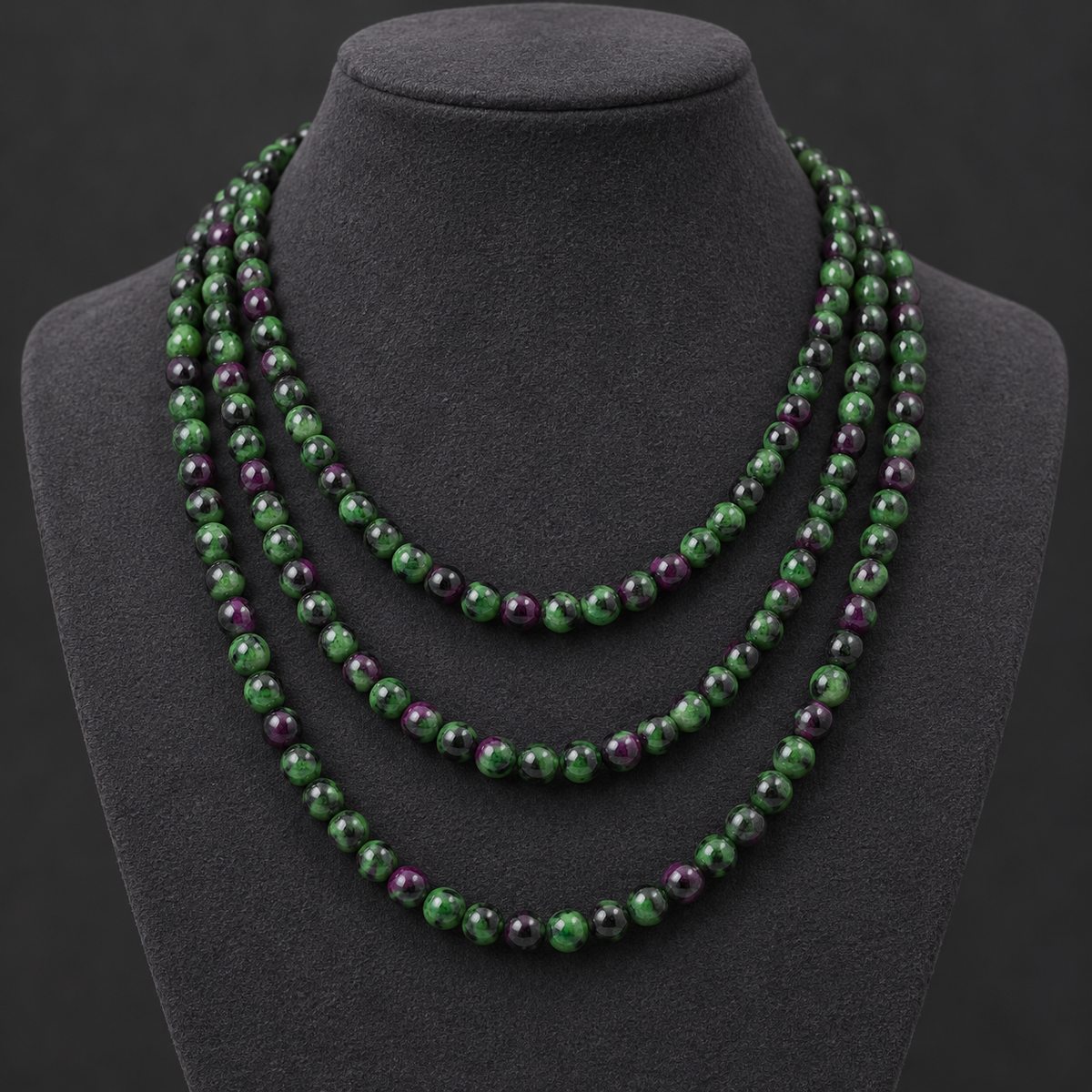 Ruby Zoisite - neck display