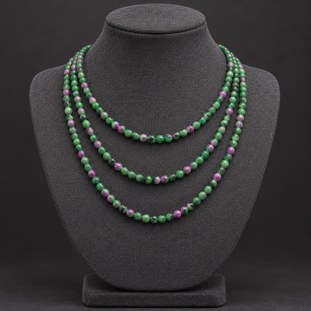 Ruby Zoisite - neck display