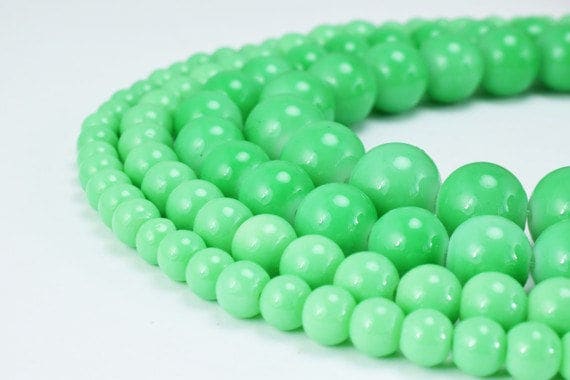 Green Glass Beads Round Shine: Vintage Boho Jewelry Components - Mixed Sizes, Loose Beads for Crafting