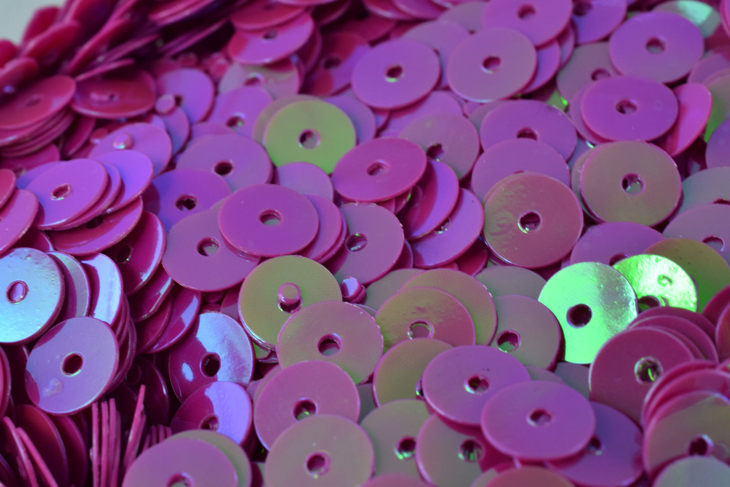 3mm Magenta Fuchsia Loose Sequins: Iridescent Round Flat Paillettes, Sparkle Sheen (2000pcs Pack, 0.5mm Hole, Lightweight)