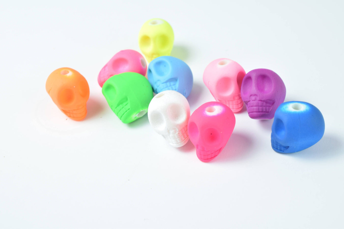 15 PCs Skull 11x14mm Matte Rubberized Plastic Skull Beads Plastic Skull beads Acrylic Skull Beads, Necklace beads,Rubberiz...