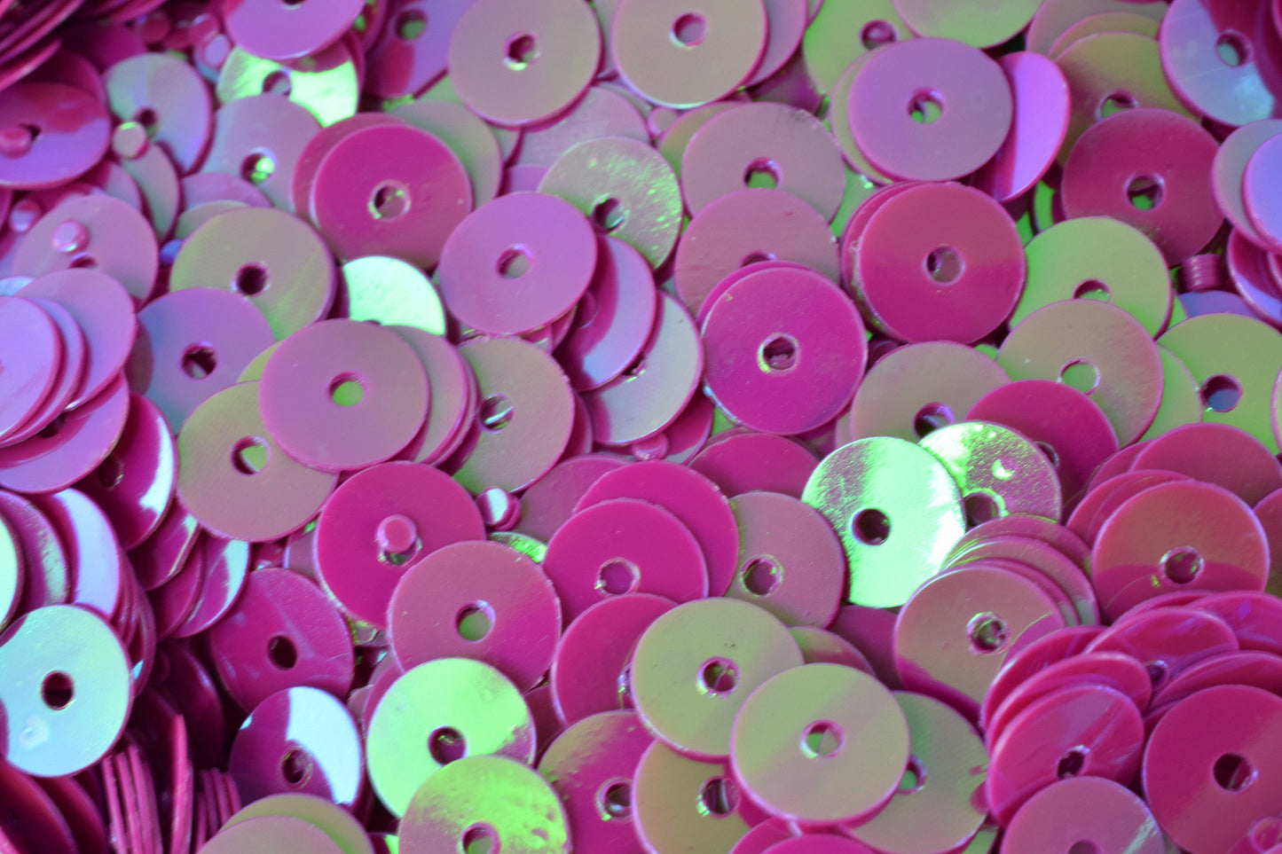3mm Magenta Fuchsia Loose Sequins: Iridescent Round Flat Paillettes, Sparkle Sheen (2000pcs Pack, 0.5mm Hole, Lightweight)