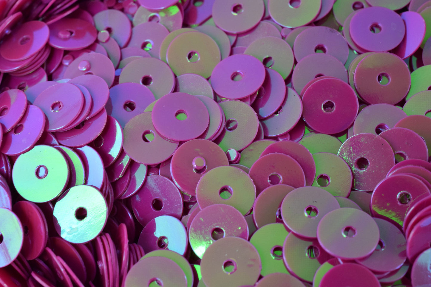 3mm Magenta Fuchsia Loose Sequins: Iridescent Round Flat Paillettes, Sparkle Sheen (2000pcs Pack, 0.5mm Hole, Lightweight)