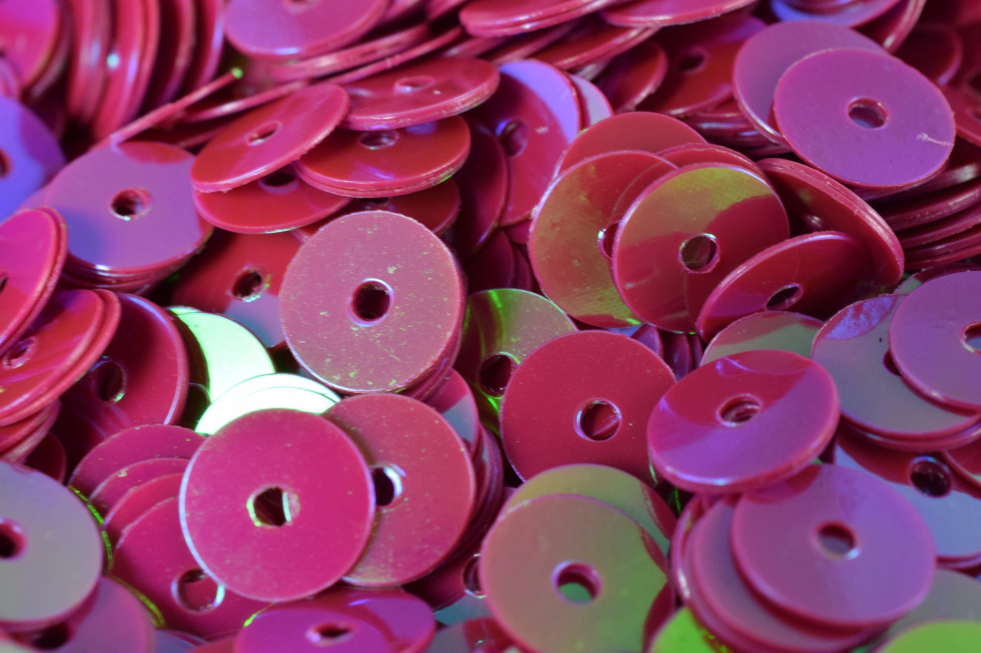Clear Dark Hot Pink Iridescent Sequins Flat Round, Multi-Size Loose Paillettes (3-6mm, 2000pcs Pack, Lightweight Craft Trim)