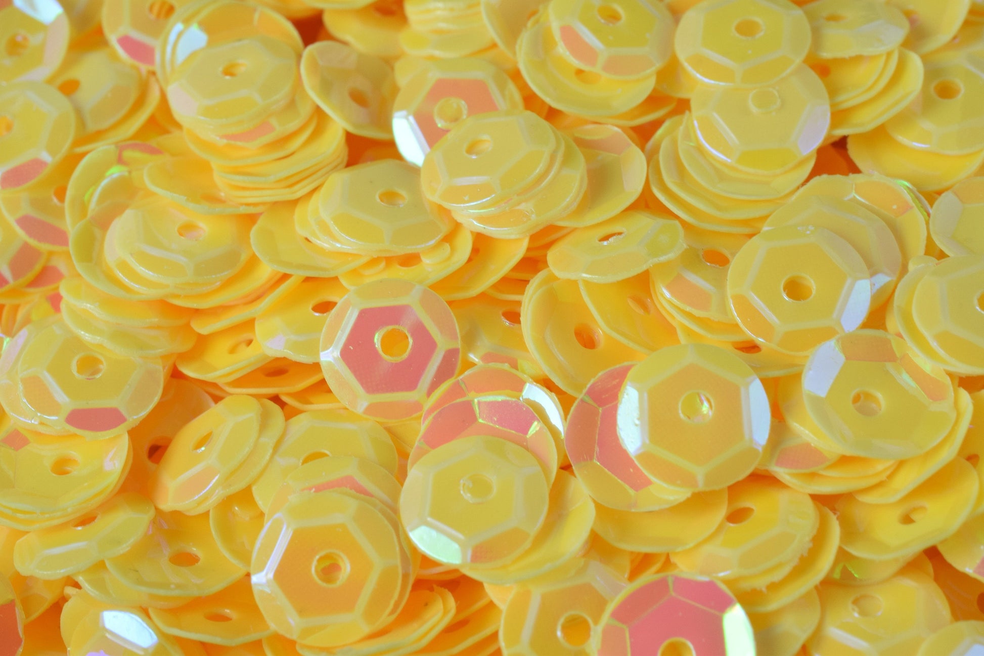 3/4/6mm Light Yellow Cup Glossy Iridescent Sequins Sheen Round Sequins/Loose Paillettes,Wholesale Sequins,Shimmering Sequi...