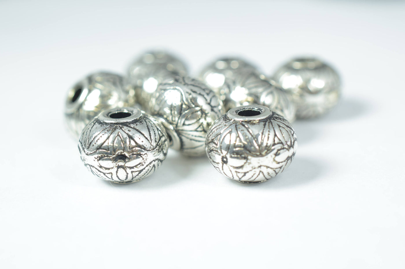 21x13mm Silver/Gold Antique Plastic Beads/Large Ornate/Silver/Gold Baroque Filigree Embossed Fancy Lantern Round Ball Bead...