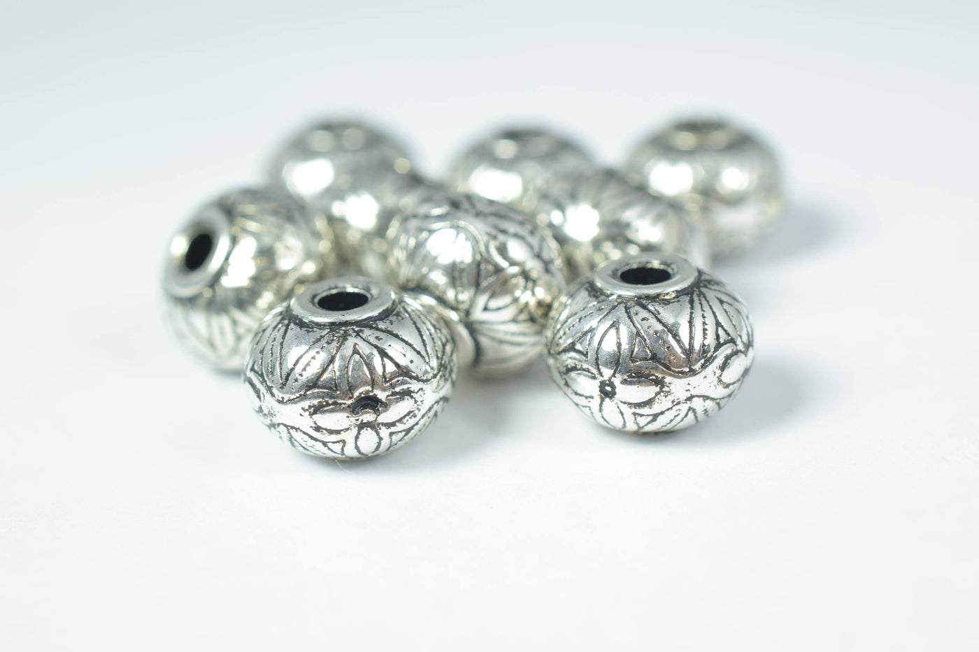 21x13mm Silver/Gold Antique Plastic Beads/Large Ornate/Silver/Gold Baroque Filigree Embossed Fancy Lantern Round Ball Bead...