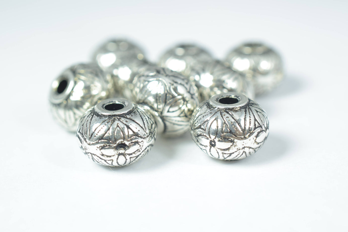 21x13mm Silver/Gold Antique Plastic Beads/Large Ornate/Silver/Gold Baroque Filigree Embossed Fancy Lantern Round Ball Bead...