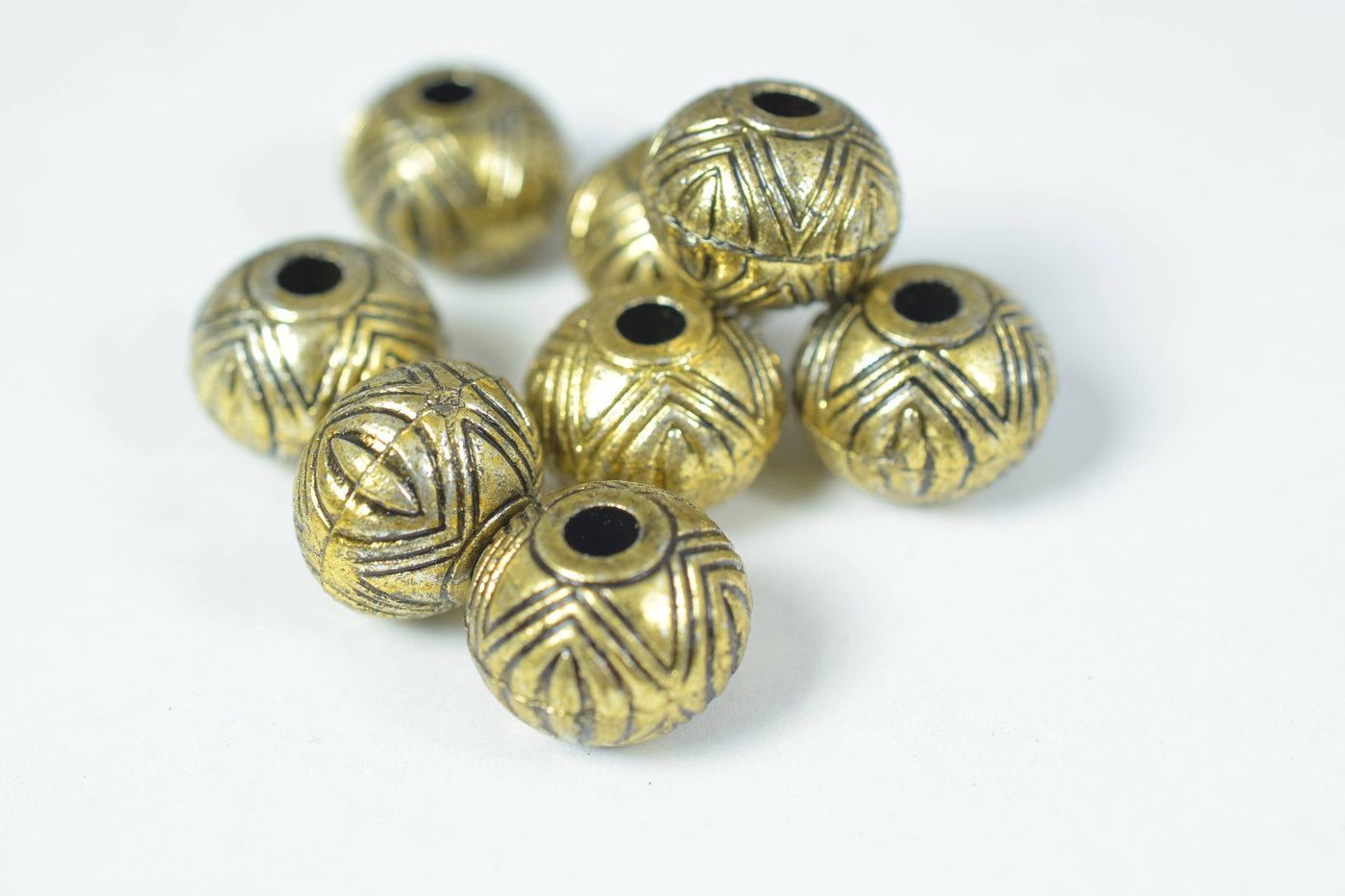 21x13mm Silver/Gold Antique Plastic Beads/Large Ornate/Silver/Gold Baroque Filigree Embossed Fancy Lantern Round Ball Bead...