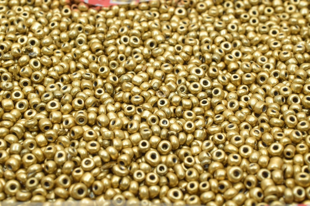 Gold Glass Seed Beads Sizes 8/0 & 6/0: Loose Round Jewelry Components, Craft Supplies (Bulk Pound, Gold Tone)