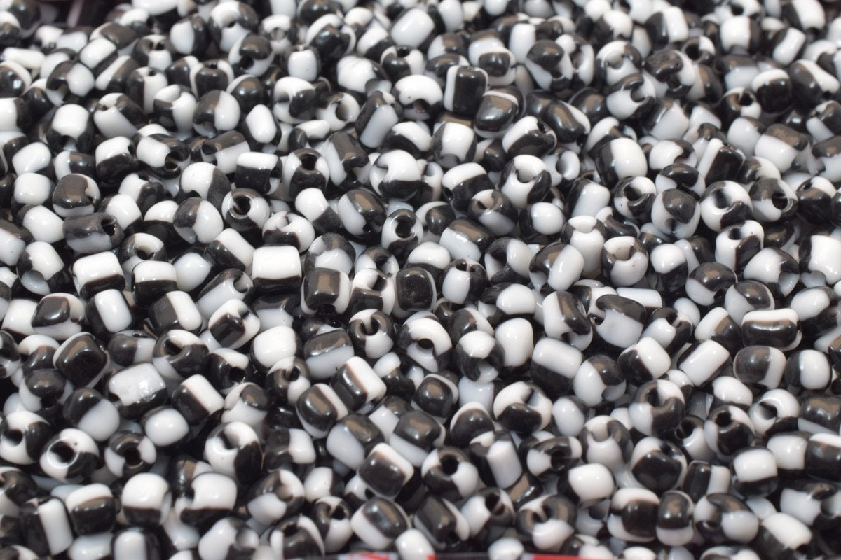 Black White Glass Seed Beads Sizes 8/0 6/0, Two Tone Round Crafting Beads (1 Pound Bulk, Jewelry Making)