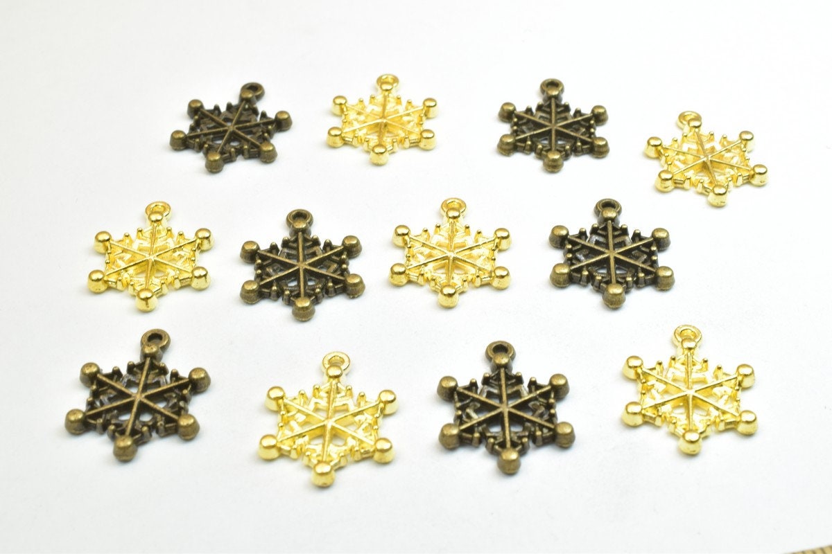 12 PCs Snowflake Charm Pendant Beads Antique Green/Gold Size 20x15mm Decorative Design Metal Beads 1mm JumpRing Opening fo...