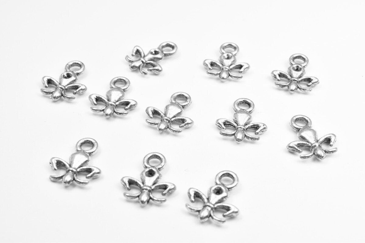 22 PCs Silver Alloy Pendant Charm Fleur De Lis Football Saints Size 14x11.5mm Jump Ring 2mm, 2.5mm Thickness For Jewelry M...