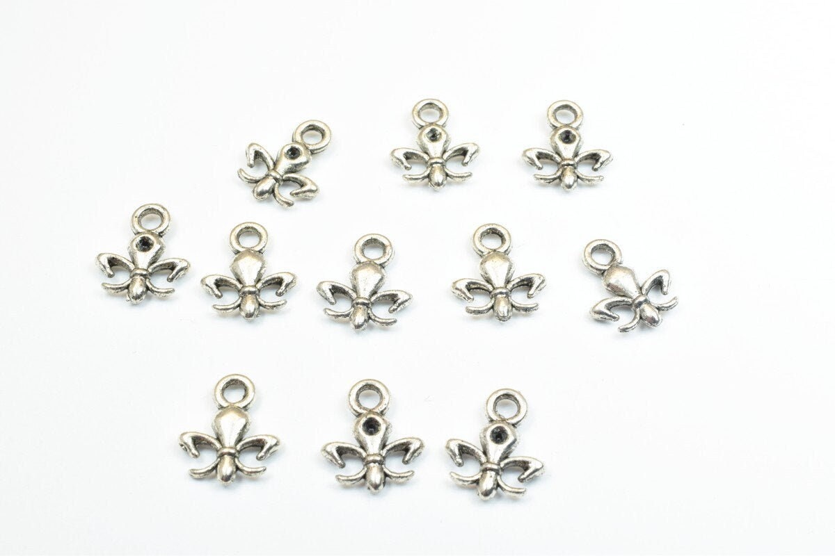 22 PCs Silver Alloy Pendant Charm Fleur De Lis Football Saints Size 14x11.5mm Jump Ring 2mm, 2.5mm Thickness For Jewelry M...