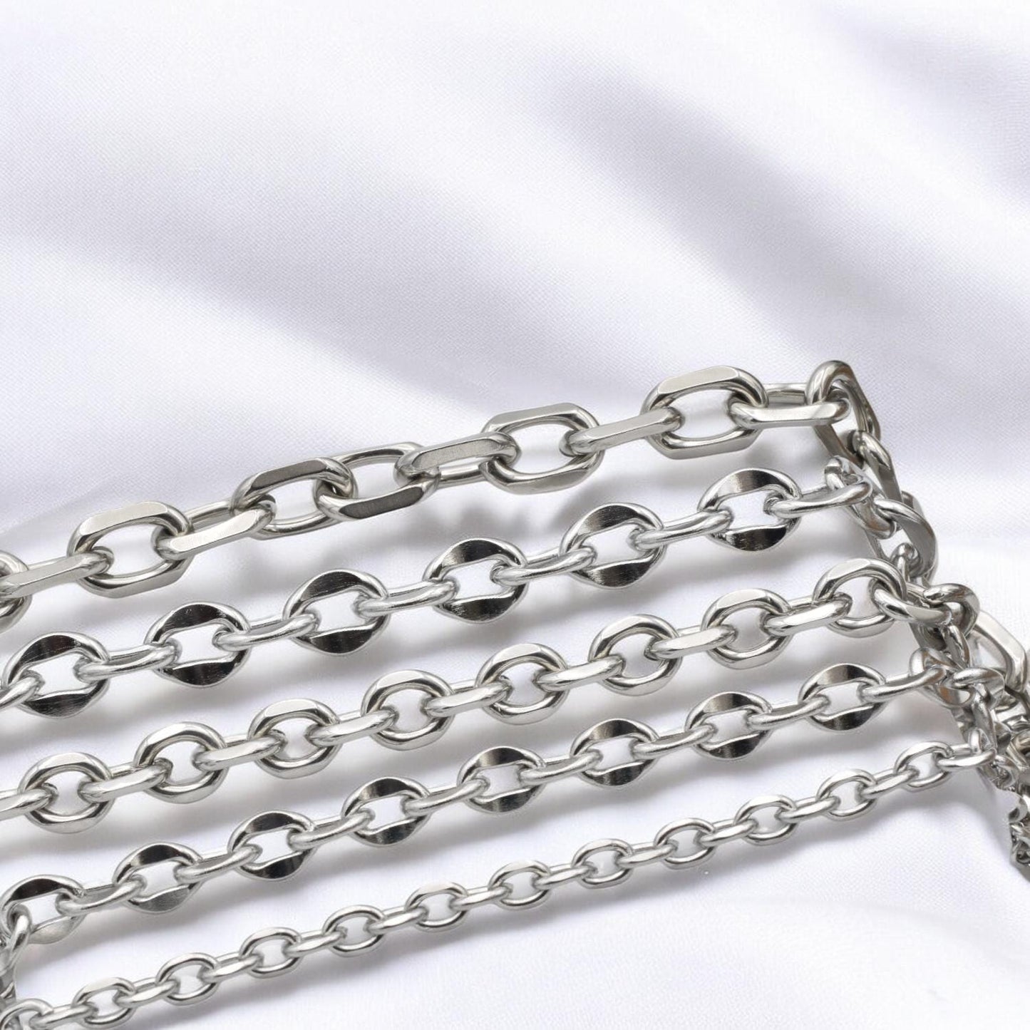 Stainless Steel Curb Link Chain: Bold Statement Jewelry - Tarnish Resistant, Durable Material for Bracelets and Necklaces