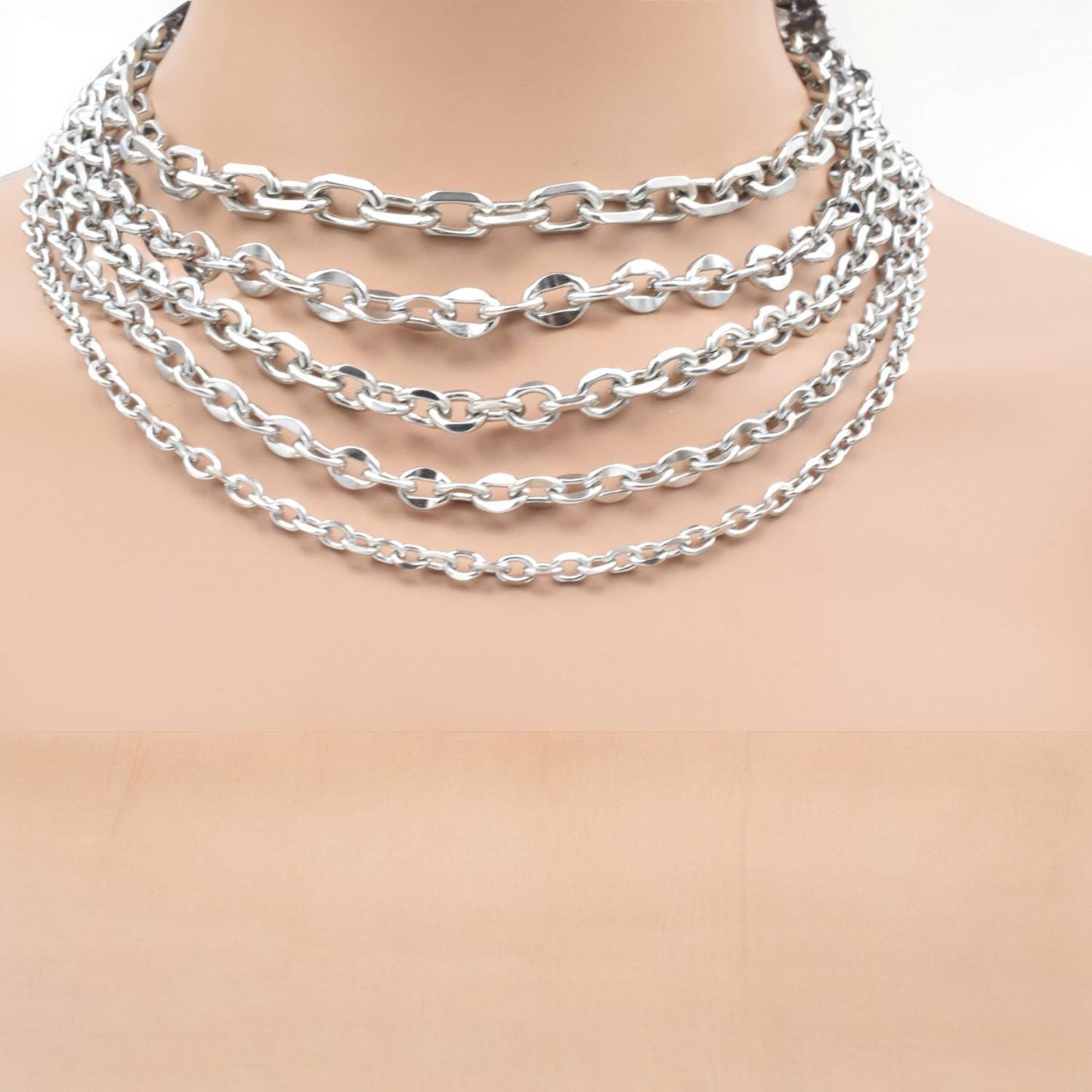 Stainless Steel Curb Link Chain: Bold Statement Jewelry - Tarnish Resistant, Durable Material for Bracelets and Necklaces