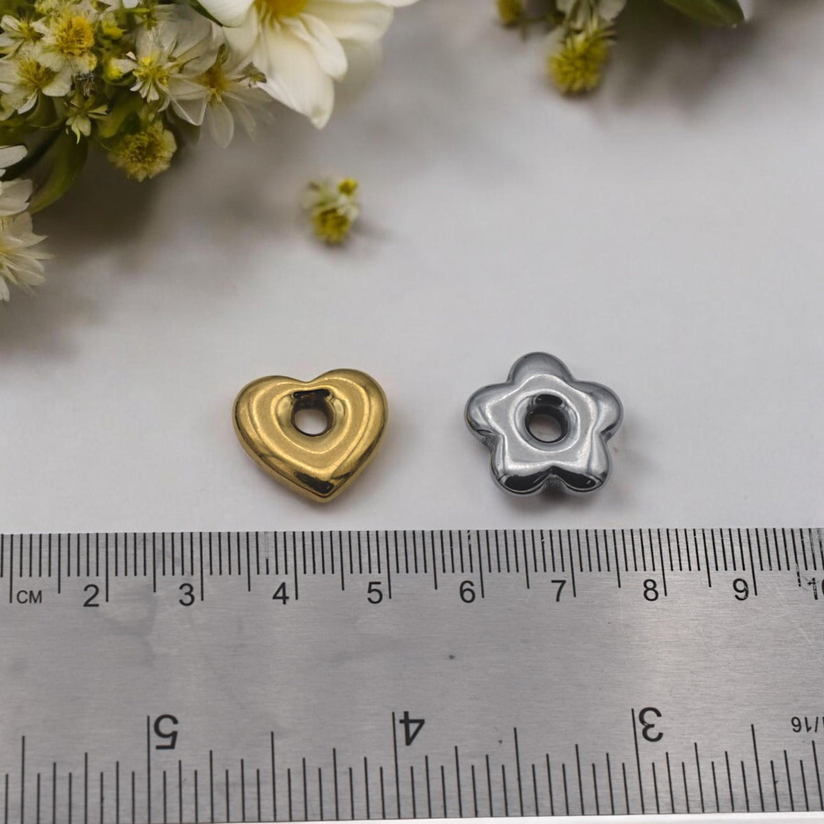 Stainless Steel Star Spacer Beads: Geometric Shapes in Gold & Silver (Large Hole, Hypoallergenic, Lead-Free, 18mm)