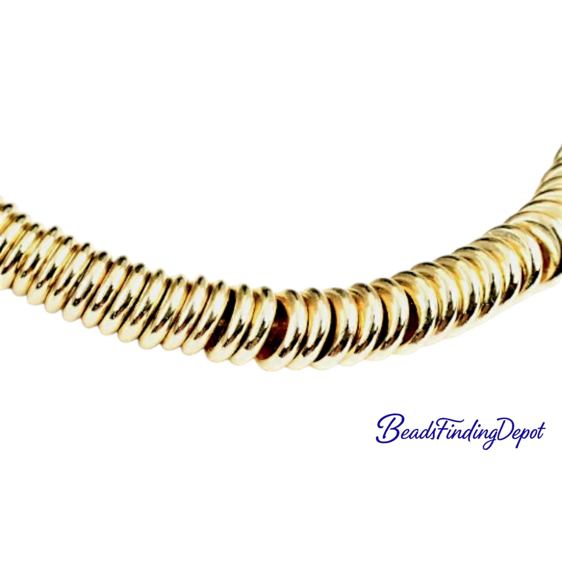 Cuentas rondel doradas con acabado brillante ideales para pulseras.
Round gold filled look rondel beads with bright polished coating for bracelets.