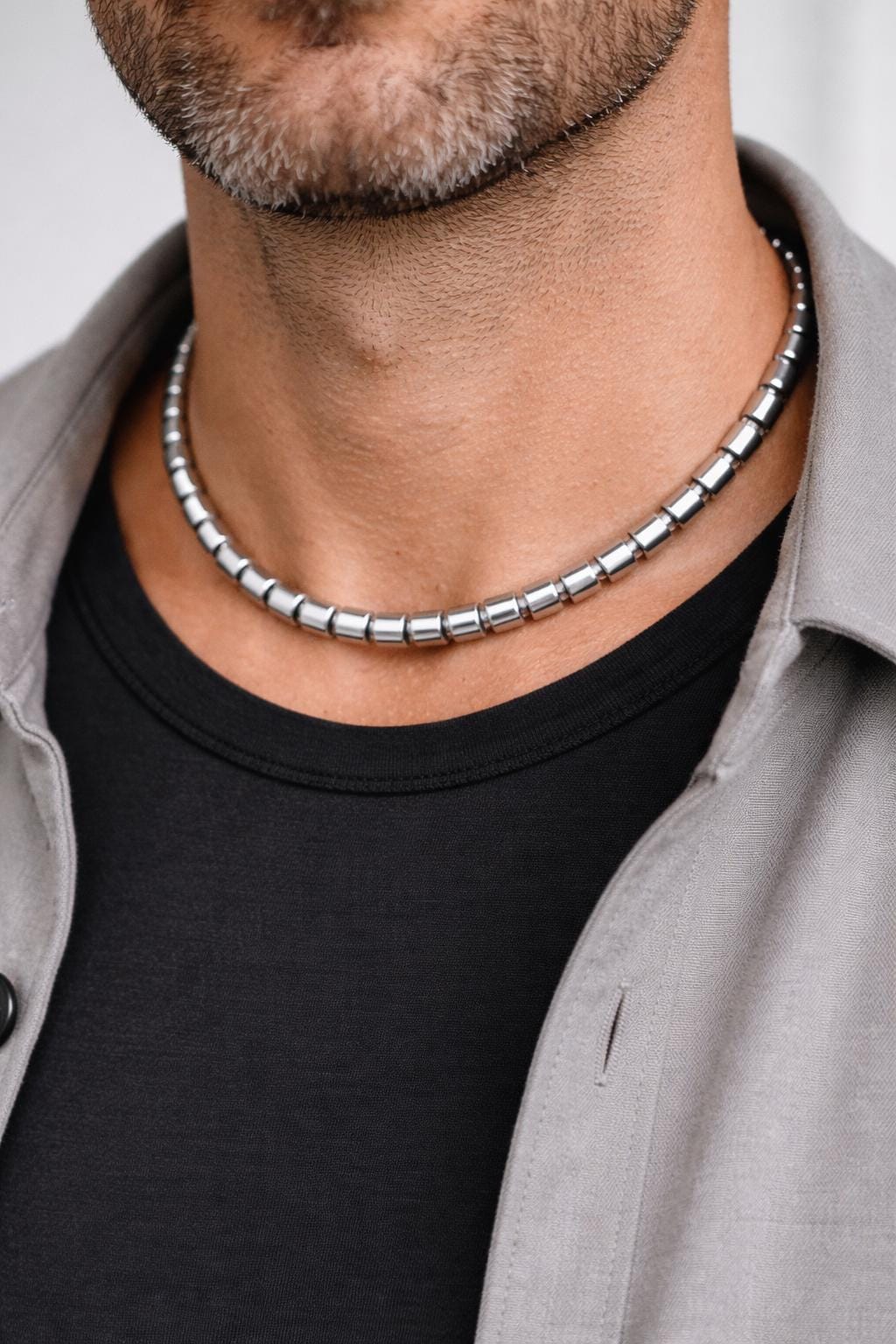 Close‑up of plain stainless steel roundel spacer beads for DIY jewelry supplies
Cuentas separadoras cilíndricas lisas de acero inoxidable para pulseras y collares