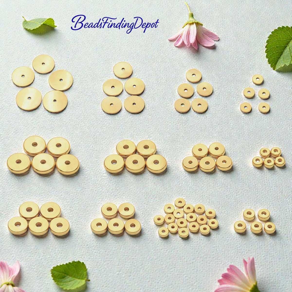 Primer plano de cuentas rondel EP doradas de 6mm con brillo metálico pulido.
Close‑up of 6mm gold EP roundel spacer beads showing polished metallic shine.