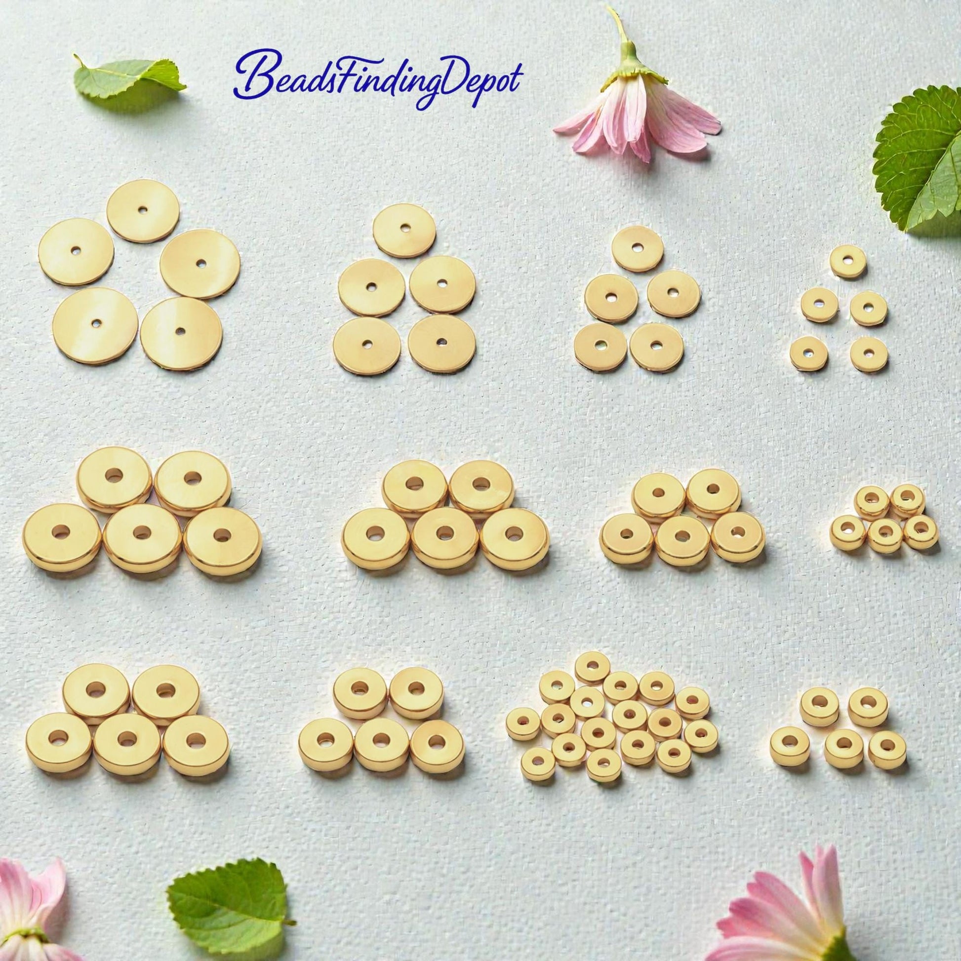 Primer plano de cuentas rondel EP doradas de 6mm con brillo metálico pulido.
Close‑up of 6mm gold EP roundel spacer beads showing polished metallic shine.
