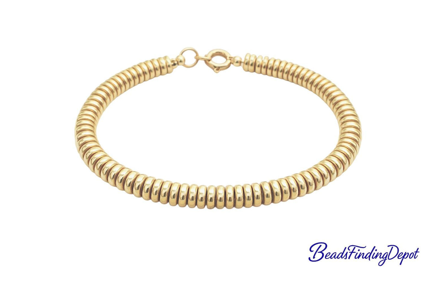 Cuentas rondel doradas en varios tamaños de 4mm a 10mm para bisutería.
Mixed sizes of gold roundel spacer beads from 4mm to 10mm for jewelry making.