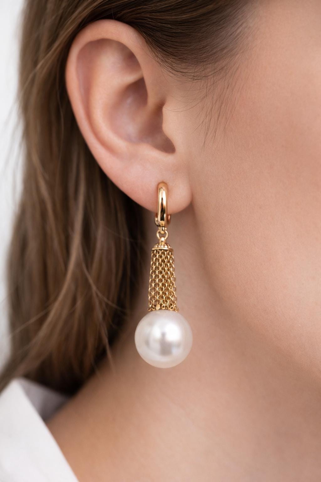 Medium-sized polished gold round hoop findings with a sturdy click-closure and integrated charm loop.
