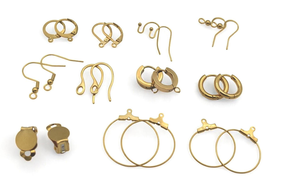 Jewelry pliers and gold hooks shown together for crafting inspiration.
Alicates de joyería y ganchos dorados mostrados como inspiración creativa.