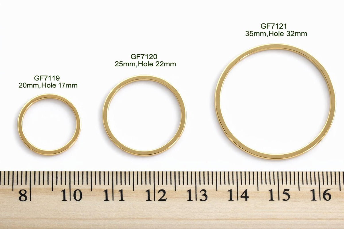 Large 35mm square jump ring shown individually to display thickness and shine.