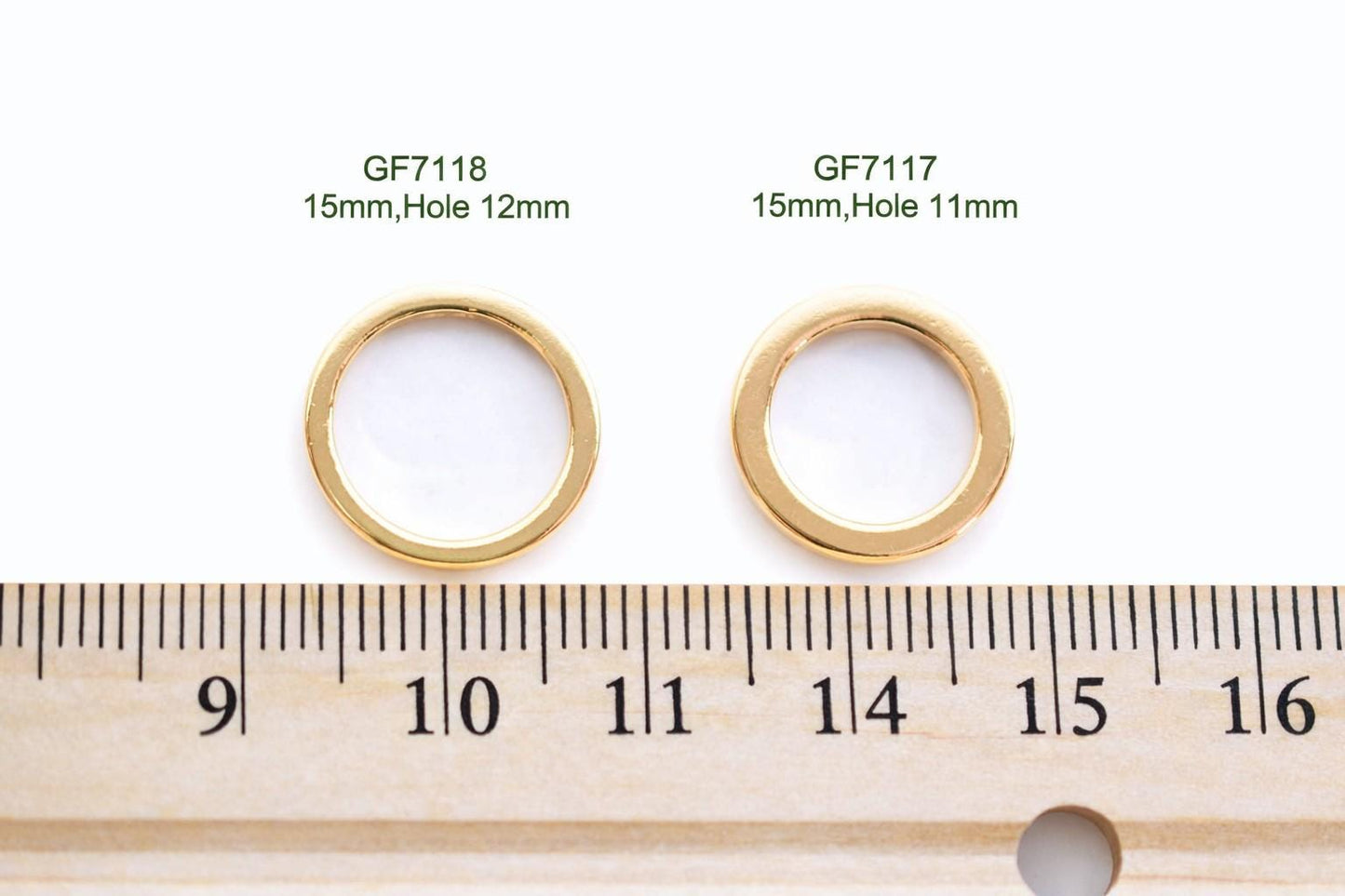 Large 35mm square jump ring shown individually to display thickness and shine.