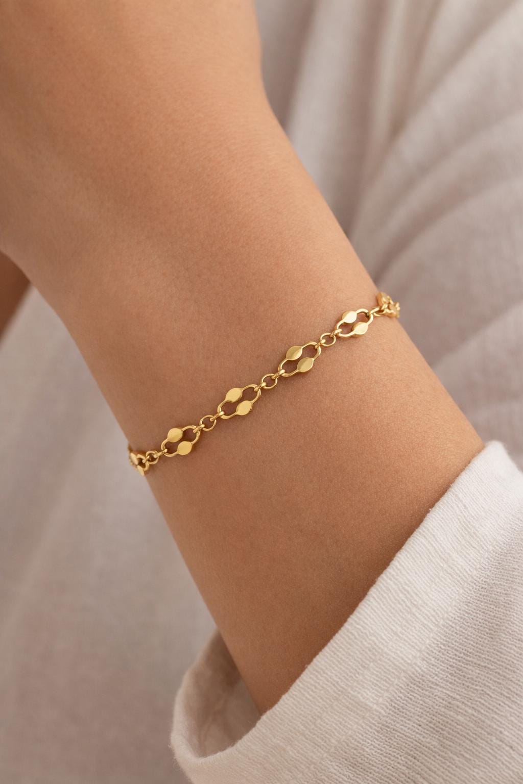 Gold Stainless Steel Chain Circle Disc: Premium Jewelry Making Material (6mm Links, Sold by Yard or Roll, Durable Gold Finish)