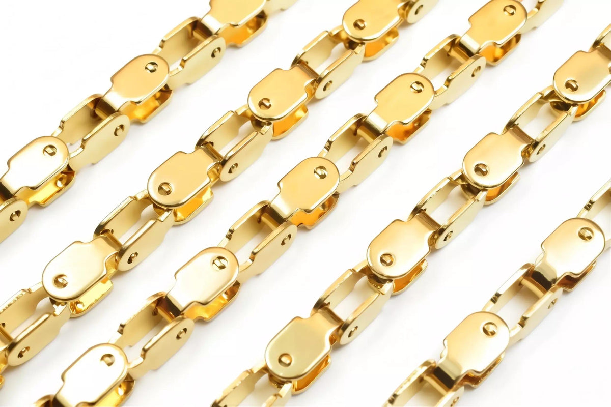 a close-up view of several gold-colored metal chains arranged in a repeating pattern.