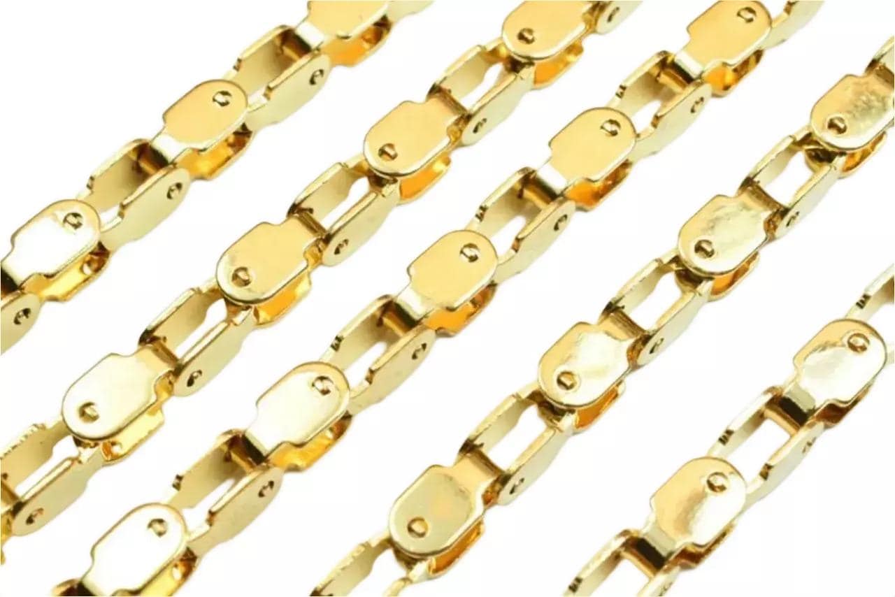a close-up view of several gold-colored metal chains arranged in a repeating pattern.
