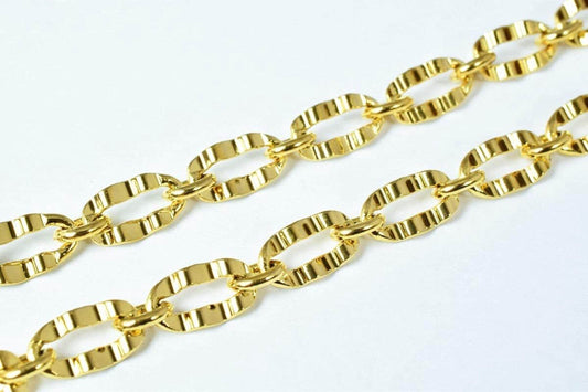 a close-up view of a gold chain with multiple links, arranged in a repeating pattern.
