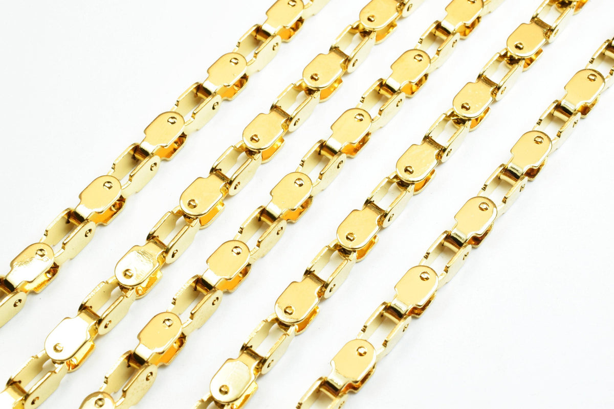 a close-up view of several gold-colored metal chains arranged in a repeating pattern.