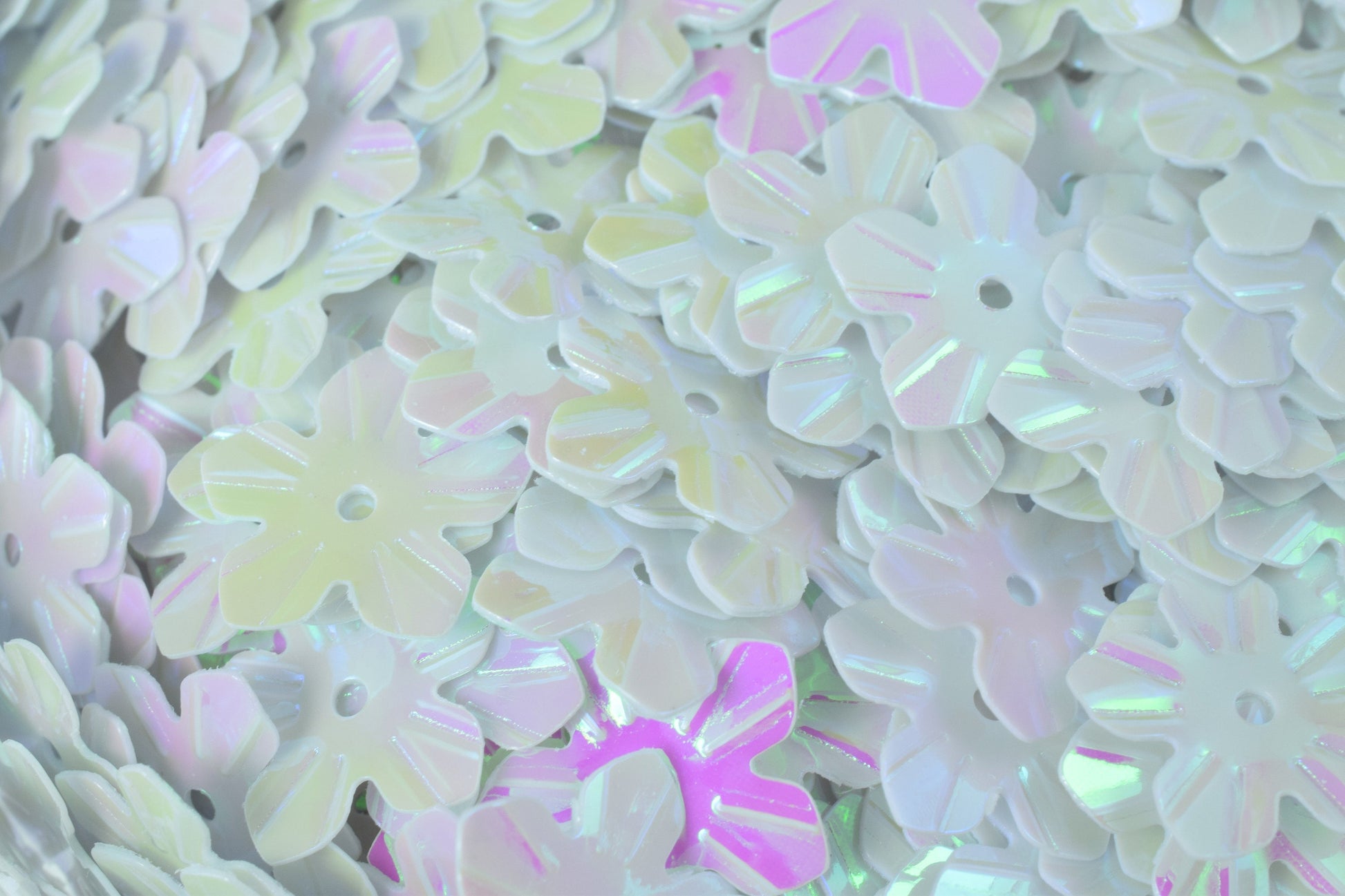 14mm Iridescent Flower Shape Sequins/Confetti Glitter w/hole/Embellishment Bridal Craft/Loose Paillettes,Wholesale Flower Sequins ,Shimmer