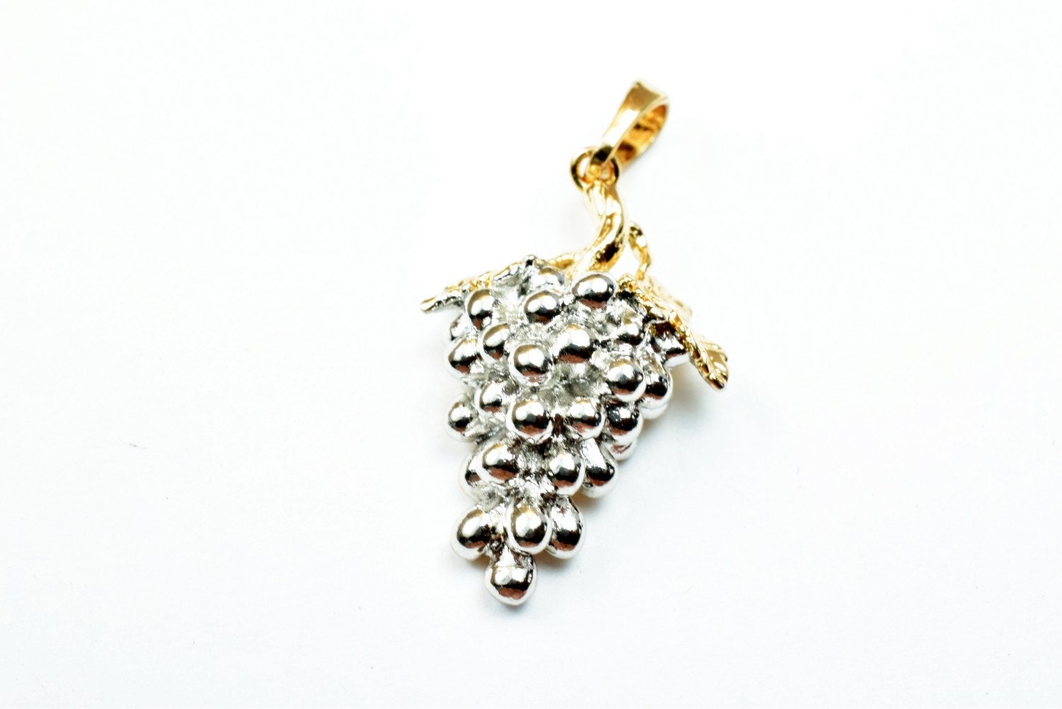 18K as Gold Filled* Bunch of Grapes Pendant Charm Size 23x15mm as Gold Filled* Pendant For Jewelry Making GP148