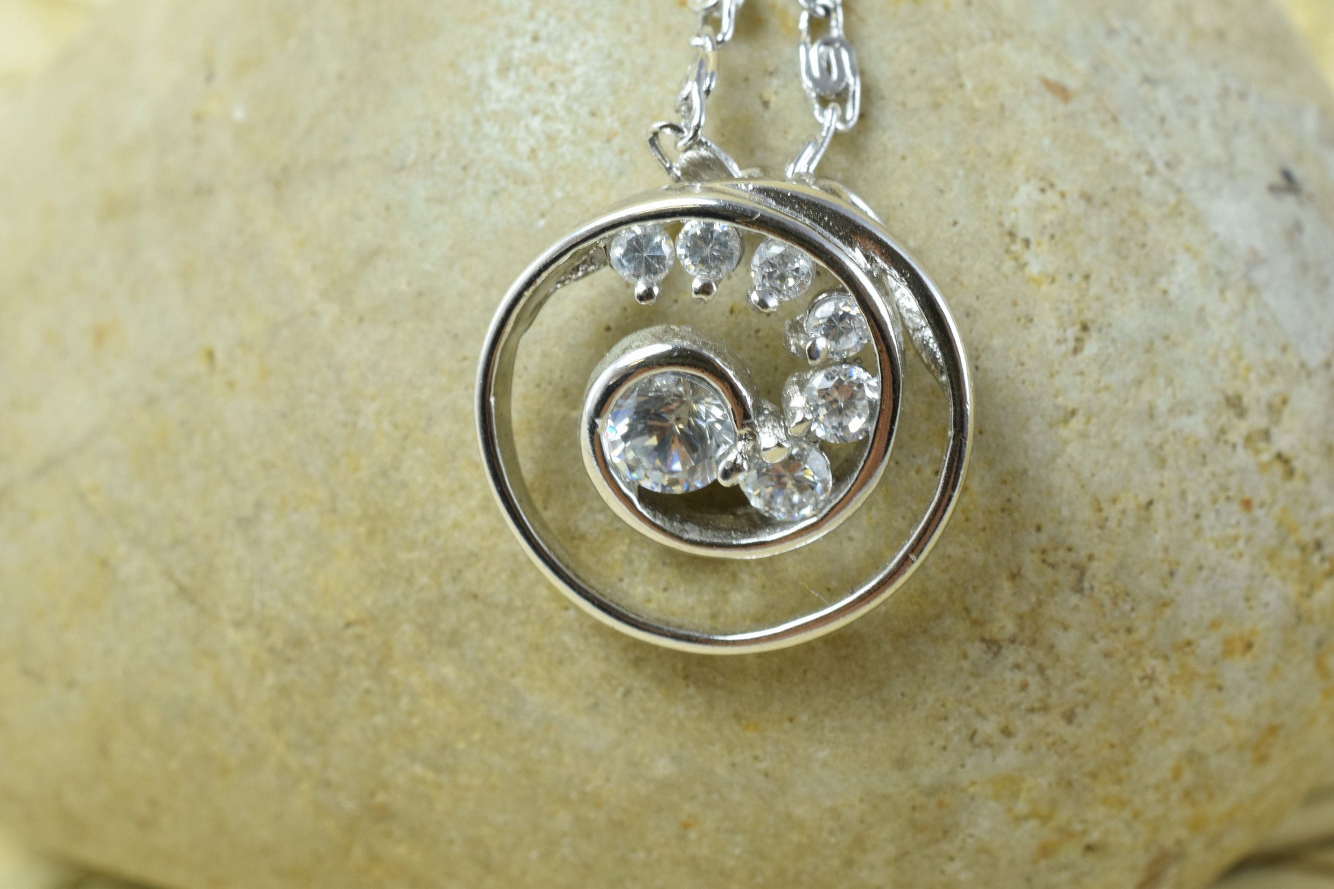 Spiral swirl white gold rhodium plated pendant cubic zirconia pink/clear icy cubic zirconia rhodium pendant, wholesale pendants,studded