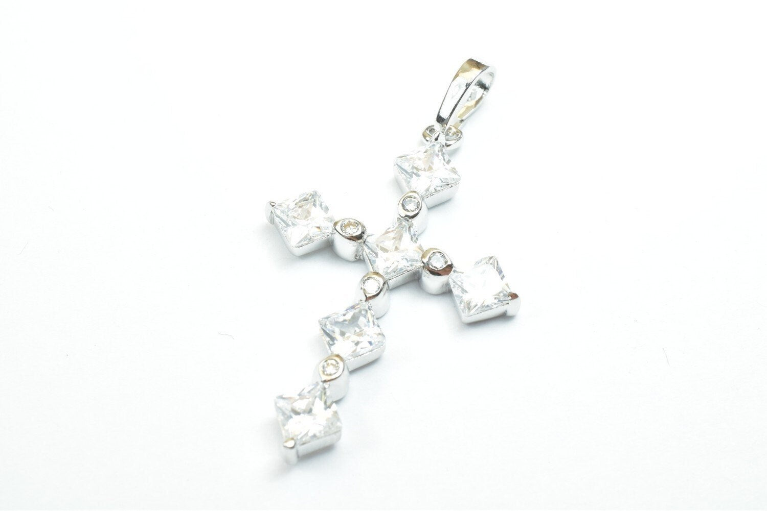 White gold filled cross pendant with cubic zircon (cz) rhinestone rhodium plated charm size 31x21mm, thickness 3mm for jewelry making rp73