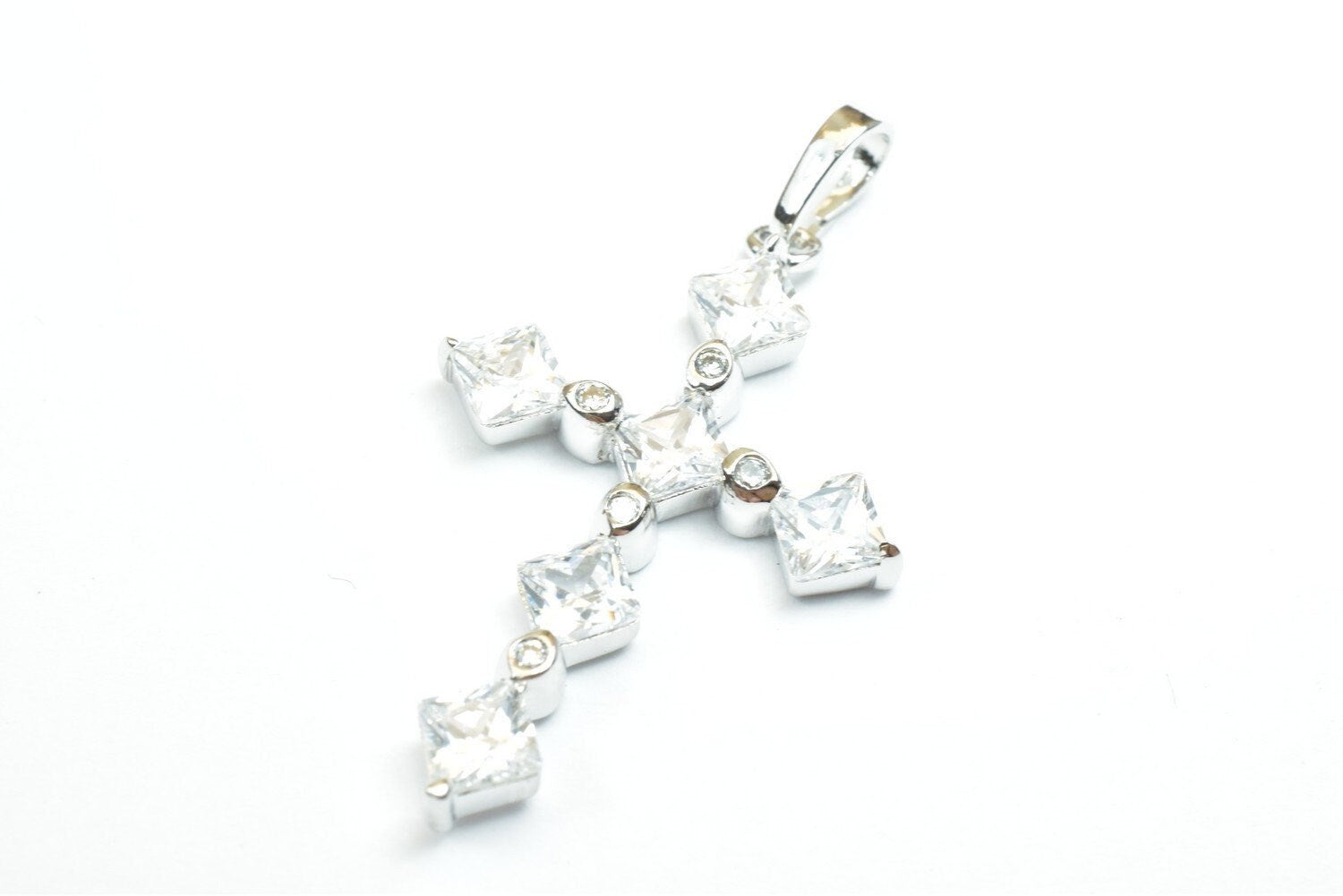 White gold filled cross pendant with cubic zircon (cz) rhinestone rhodium plated charm size 31x21mm, thickness 3mm for jewelry making rp73