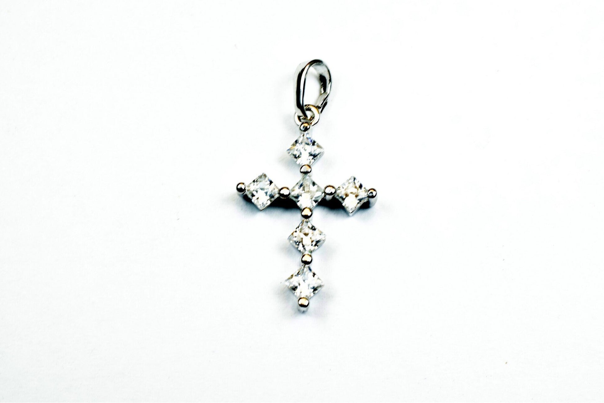 White gold filled cross pendant clear cz cubic zircon rhinestone rhodium plated charm size 22x15mm thickness 3mm findings for jewelry making
