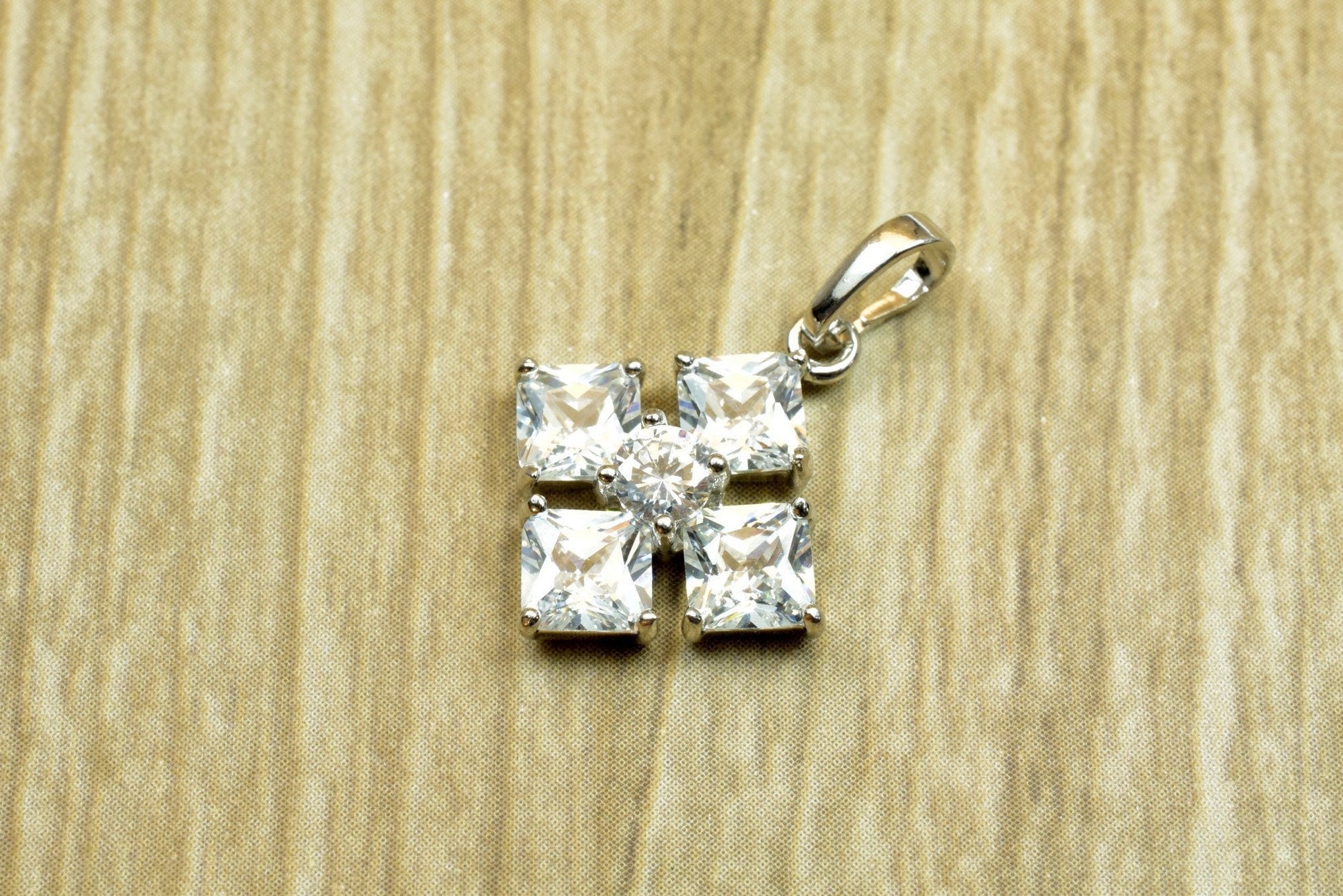 White gold filled cross pendant clear cz cubic zircon rhinestone rhodium plated charm size 19x16mm thickness 5mm findings for jewelry making